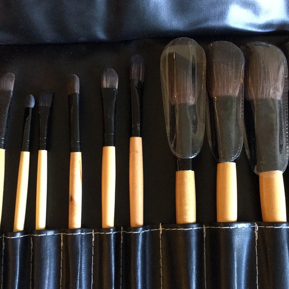 Packaway Brush Set (24 brushes) - Picture 4 of 7